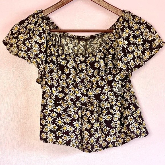 Forever 21 Women’s Dark Floral Crop Top Sz Small - Picture 2 of 3